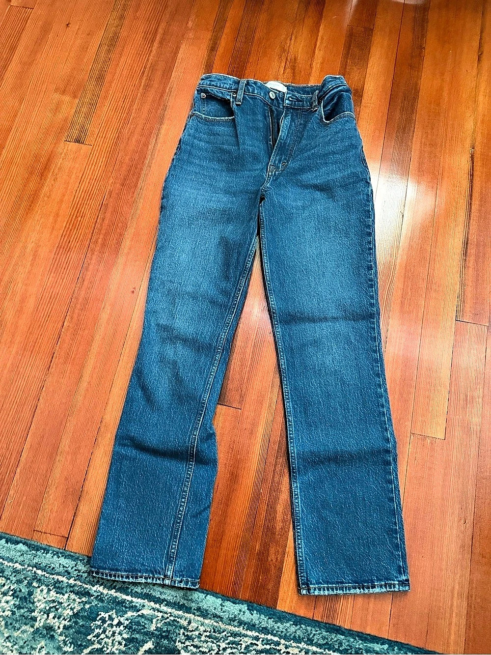 Abercrombie & Fitch The 90s Straight Ultra High Rise Straight Leg Jeans in Blue